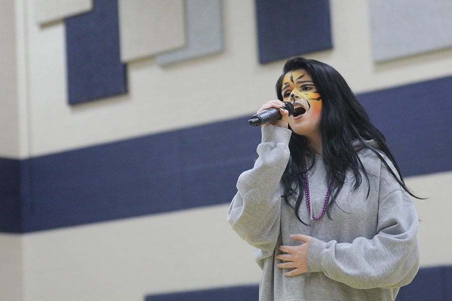 Senior Elaina Smith sings during open mic.