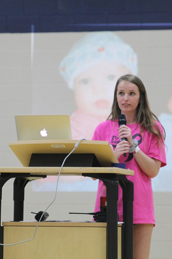 Senior Kaitlyn Buisch speaks to fellow relay participants during the fight back ceremony.