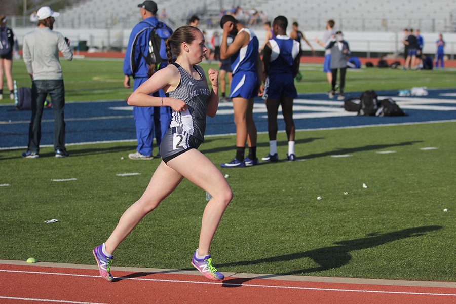 Junior Delaney Kemp runs the 1600 meter.