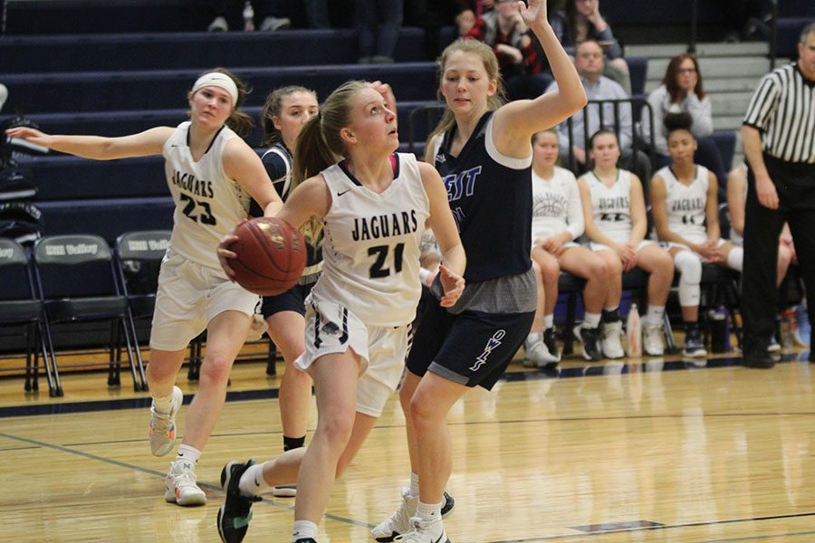 Looking up at the basket, senior Lexi Ballard strides to make a layup.