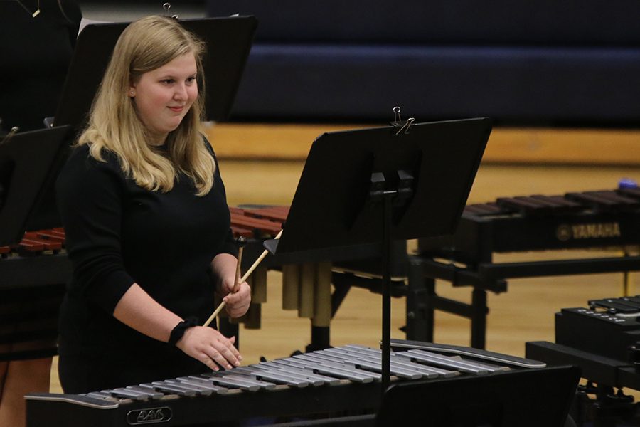 Hand above the key, junior Abby Lee stops the note from vibrating into the next measure.