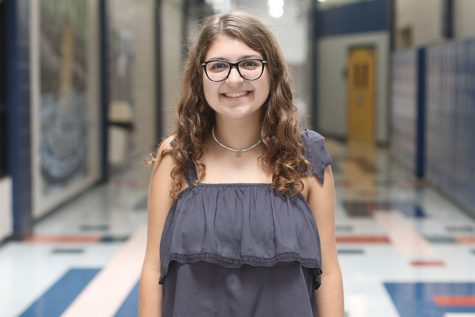 Psychology students participate in blindfold project – Mill Valley