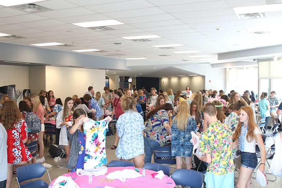 The turn out of the tie-dye party during seminar. 