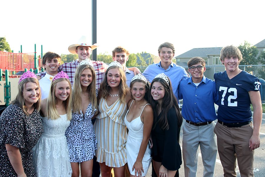 The 2020 homecoming candidates take a picture before the parade starts.
