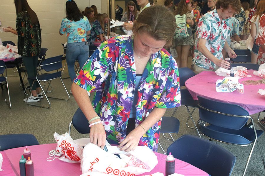 Sophomore Lauren Walker prepares her T-shirt for tie-dying.
