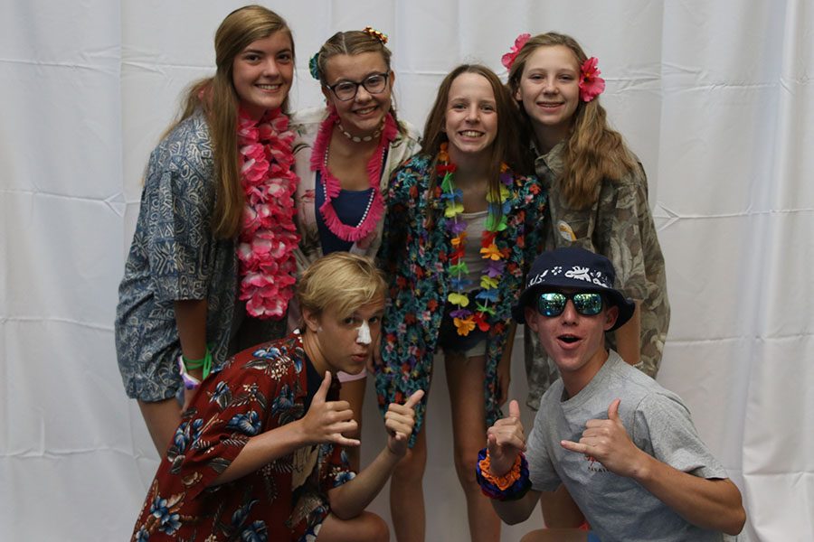 Mill Valley News | Gallery: Students dress in Hawaiian wear for ...