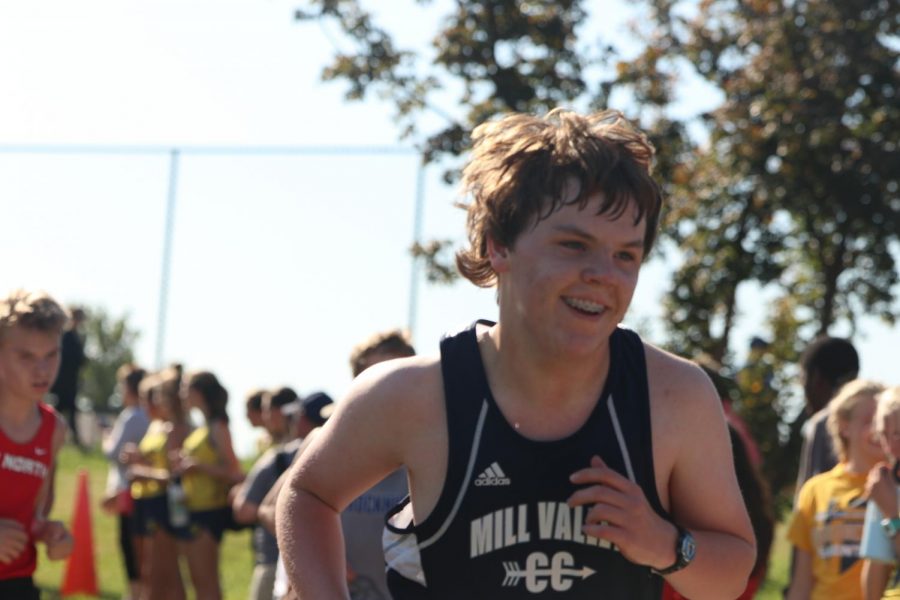 With a smile on his face, sophomore Gavin Barton starts off the race strong.