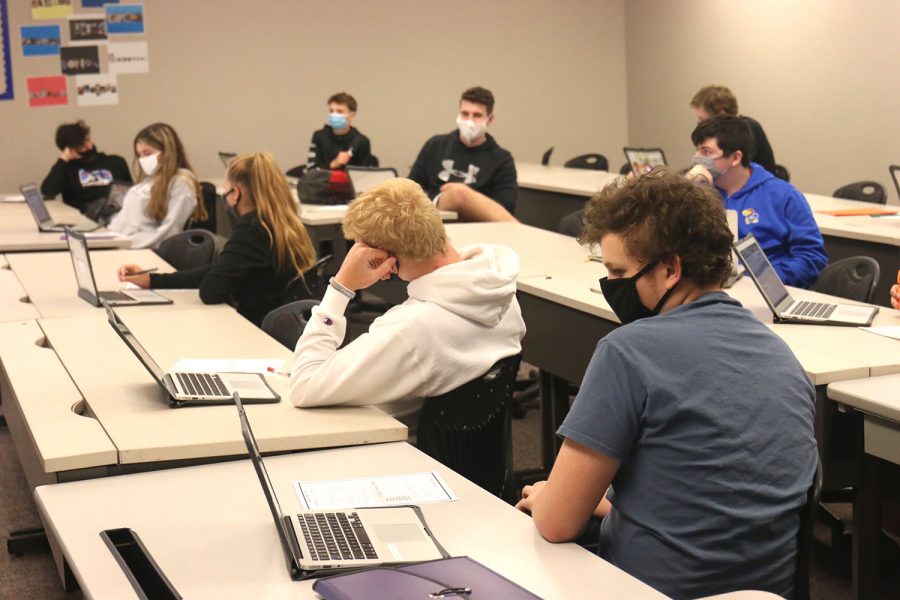 During Sports and Entertainment marketing, students watch a presentation and take guided notes while wearing masks and maintaining social distancing on Thursday, Oct 1.