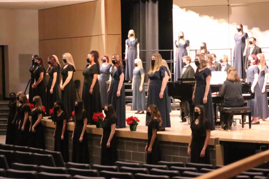 Jag Chorale, Grace Notes, and Jag Singers come together to belt out a Christmas classic “Peace, Peace”. The three groups are led by choir teacher Jessie Reimer as they kick off the winter concert with a timeless mashup.