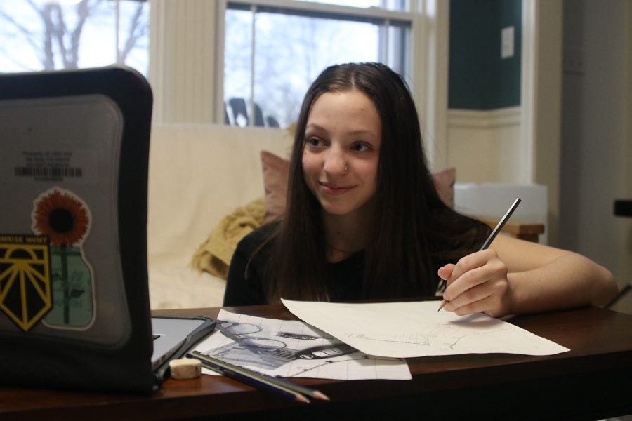 Eyes on the computer and pencil in hand, sophomore Analia Stevens works on an art project for her Art I class Friday, Dec. 4. After the district transitioned to a remote environment, art projects became more independent since students now work on them at home.