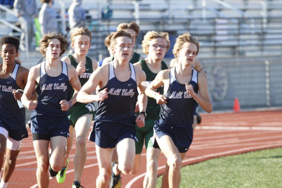 Leading in front, freshman AJ Vega, junior Chase Schieber, and seniors Carsyn Turpin and Cameron Coad start off strong in the 1600m race. Respectively the boys placed 4th, 2nd, 8th, and 7th.