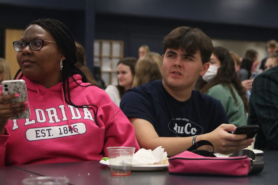 Eyes on the screen, seniors Hannah Hunter and Ryan Pasley read the Kahoot question.