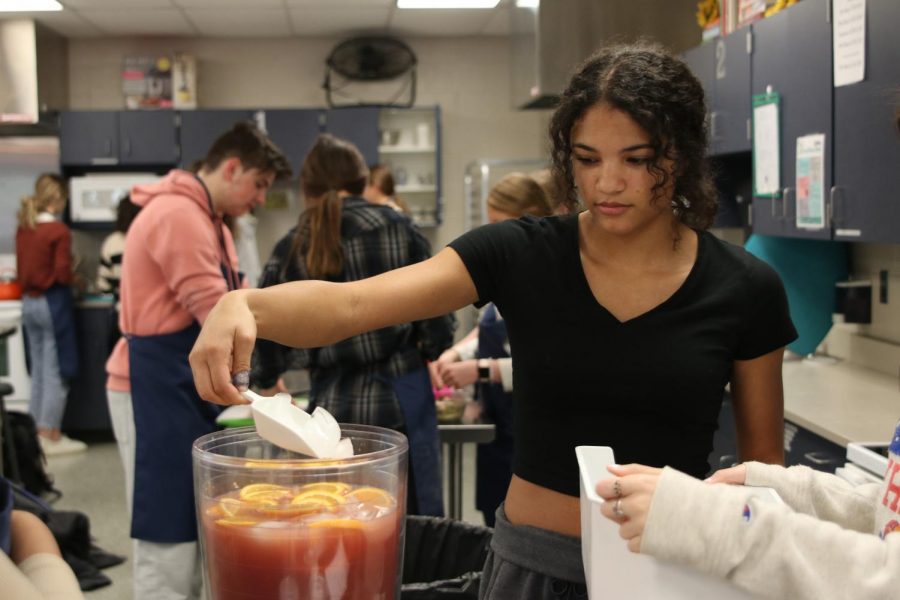 Scooping in ice, senior Sydnie Short cools down the homemade fruit juice Monday, Nov 22. 