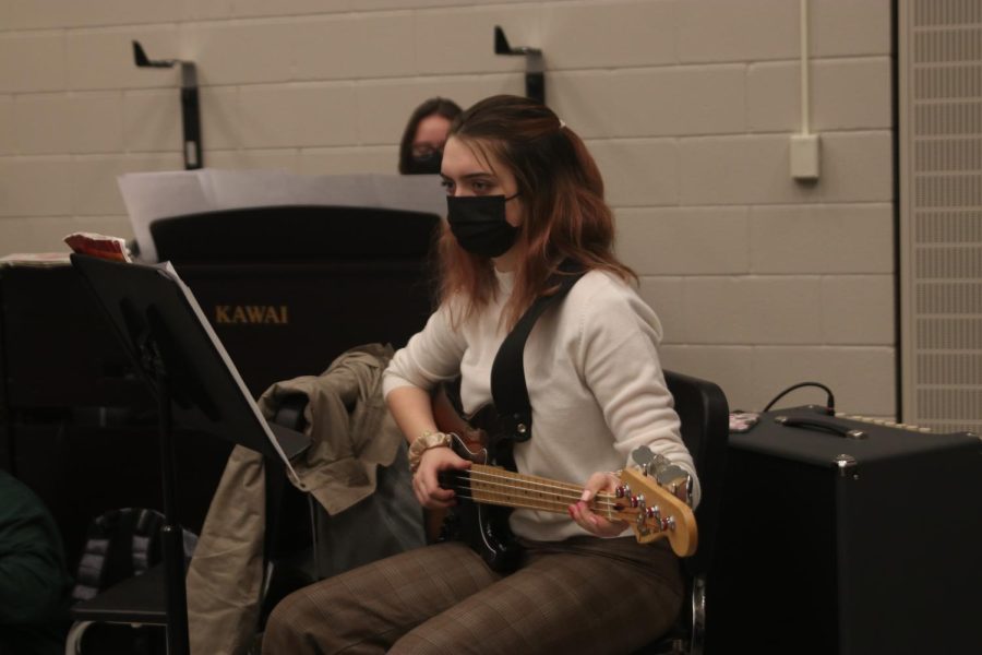 Holding her guitar, sophomore Addisyn White practices a song for Jazz Band on Wednesday, Jan. 28. 