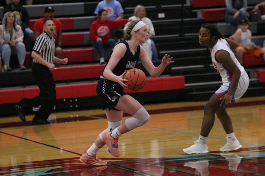 Darting to the side, senior Emree Zars dribbles down the court at the girls basketball game Wednesday, March 2. 