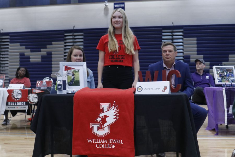 Senior Charley Strahm signs to play golf at William Jewell College.
