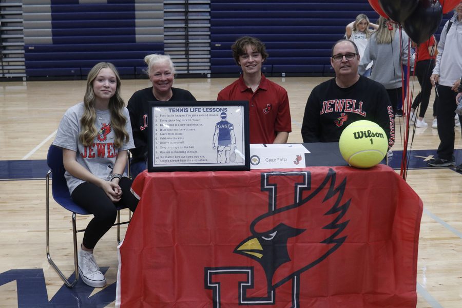 Senior Gage Foltz signs to play tennis at William Jewell College.