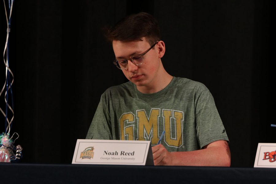 Senior Noah Reed signs to George Mason University for debate.