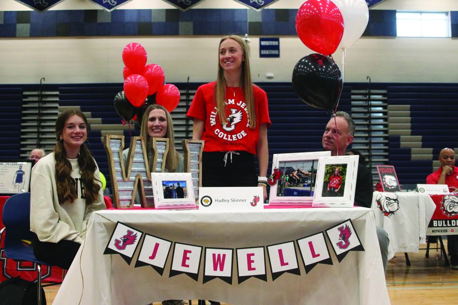 Senior Hadley Skinner signs to attend William Jewell College for track and field.
