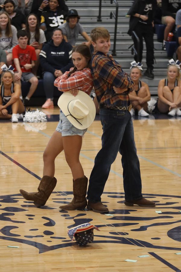 To conclude their dance, senior Homecoming candidates Brody Shulda and Laney Reishus stand back to back. 
