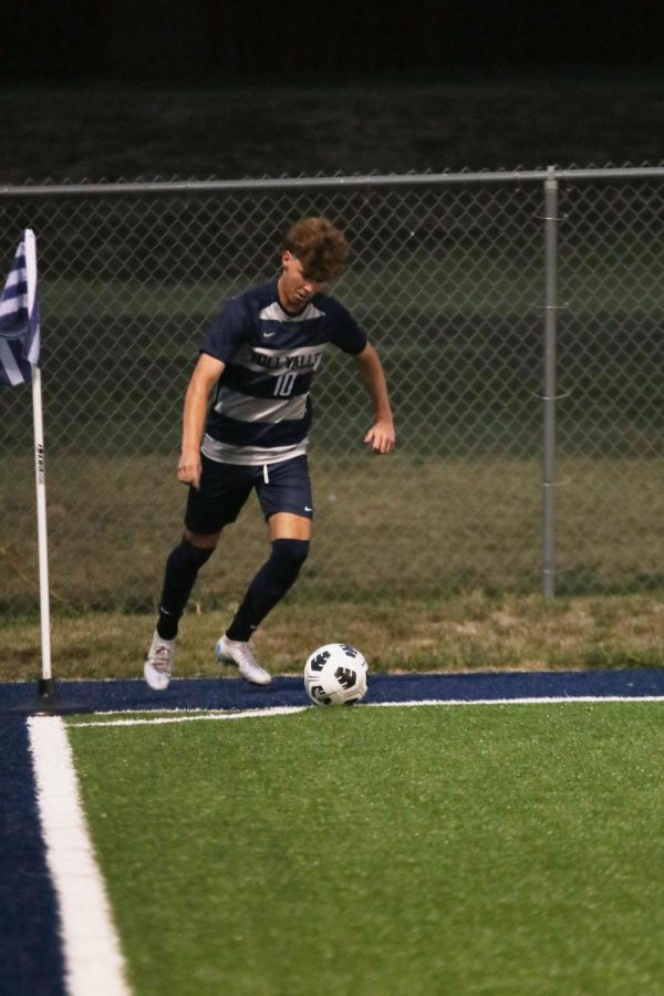 Lining up for a corner kick, senior Nico Pendleton prepares to send the ball to his teammates.