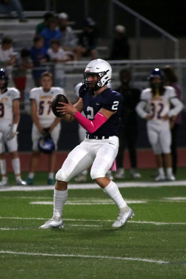 Senior quarterback Hayden Jay catches a snap and begins a play.