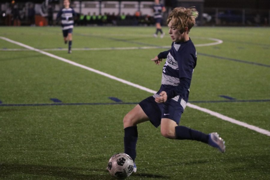 Senior Matt Morgan passes the ball down the field. 