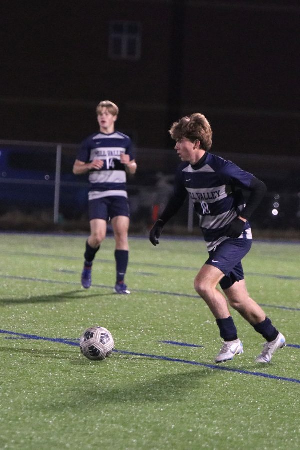 As he looks around for someone to pass to, senior Nico Pendleton runs downfield with the ball.