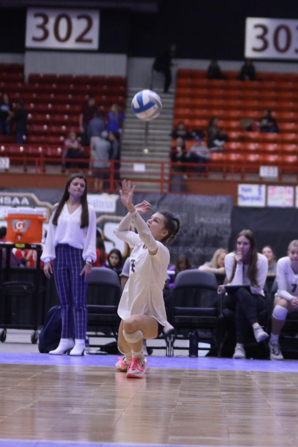 As she dives for a ball, junior Ava Jones stretches her arms out to avoid letting it hit the ground. 