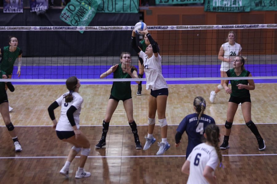 Feet far from the ground, freshman Ella Florez sets the ball to her middle hitter sophomore Saida Jacobs. 