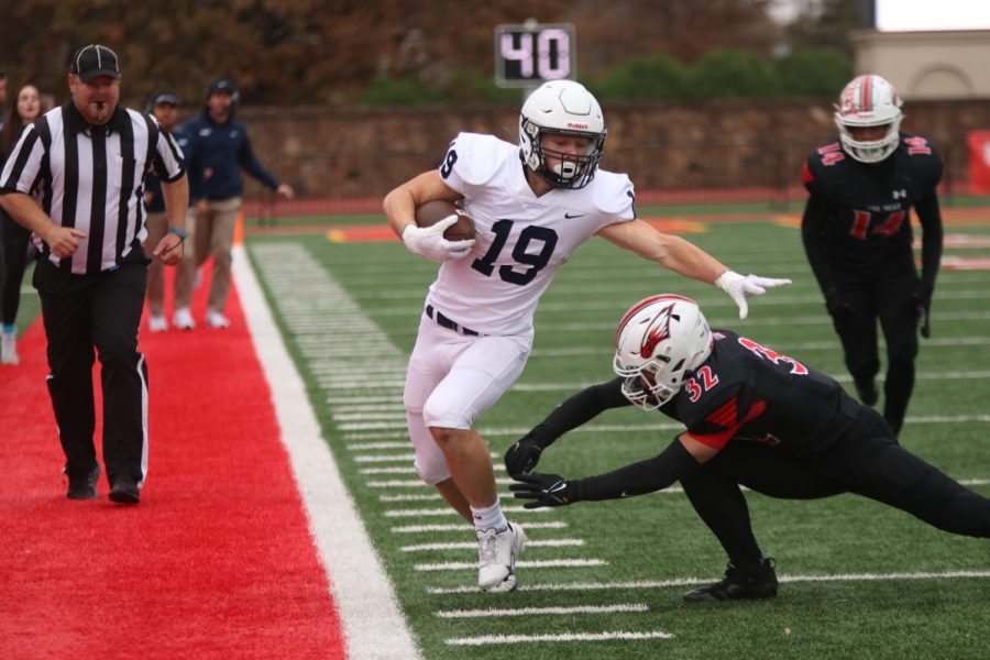 Trying to avoid the opponent, senior Hayes Miller stays in bound. 