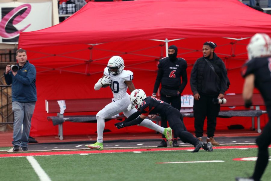 Junior Davion Harris avoids a tackle to successfully complete a touchdown.