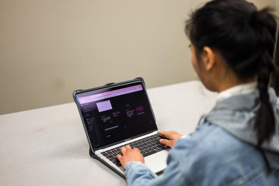 Senior Sophia Chang updates her agenda for the day using the app called Notion. This helps Chang become more prepared for her upcoming tests.