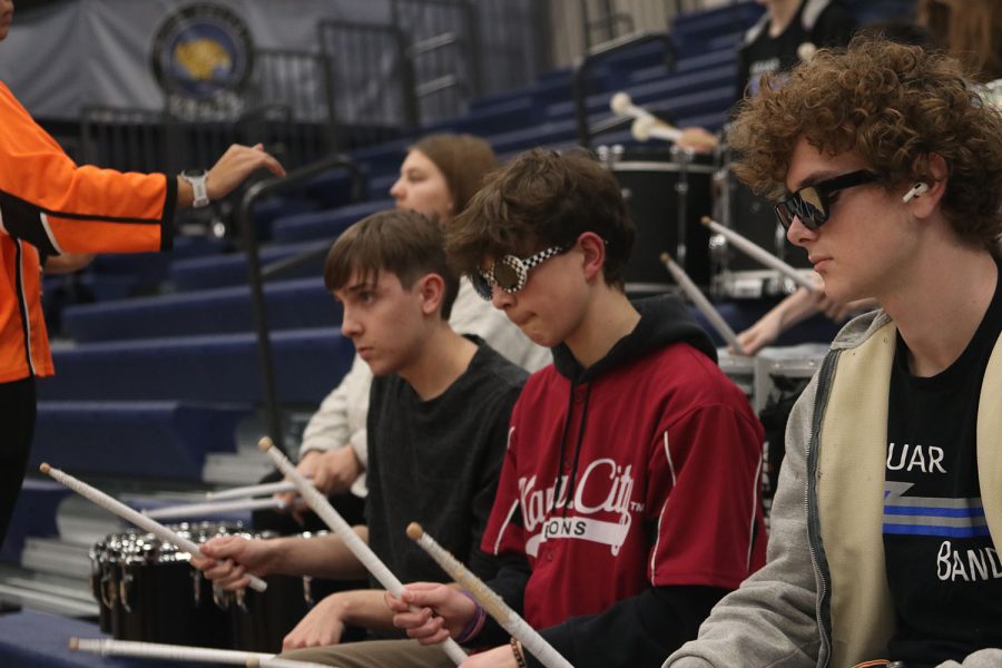 During a timeout, senior Finn Campbell, junior Jack Kellogg and sophomore Kai McGarry play the snare drums. Bands first ever alumni saw the return of former band students as far back as 2018. Returning students were invited to play with the band for the girls and boys varsity basketball games.