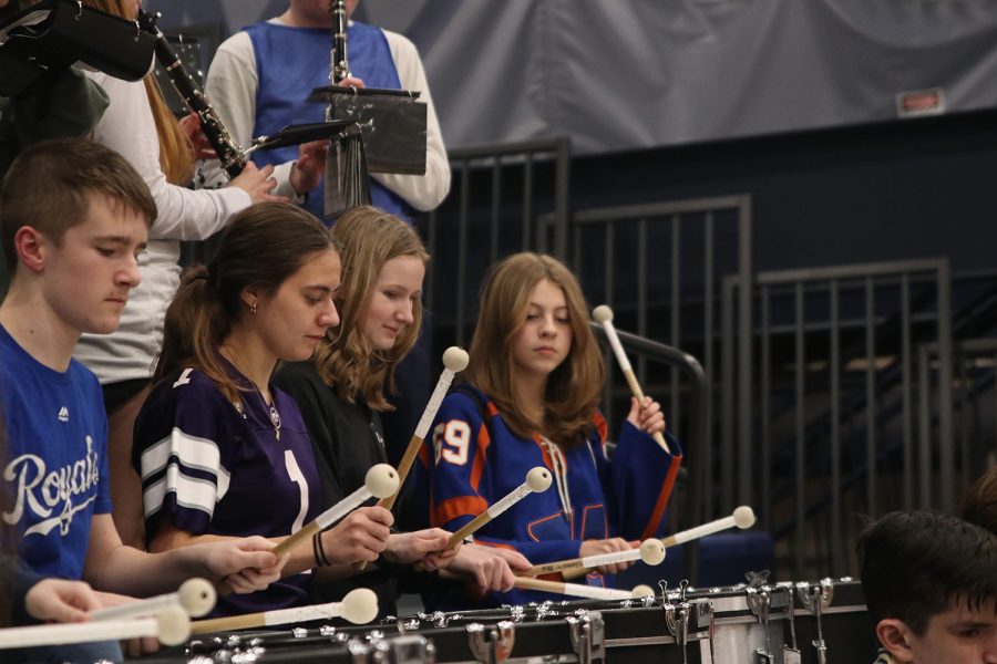 With their eyes focused on their music sheets, senior Alayna Dill and freshmen Carson Schmidtlein, Jordan Powell and Mia Plumberg play the bass drums. 