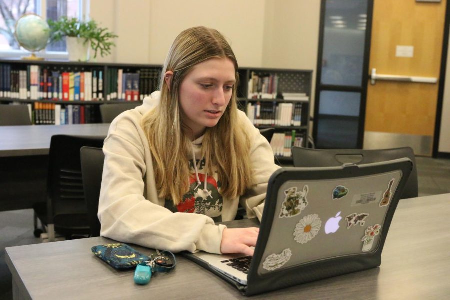 Pressing submit, junior Audrey Holick sends in her online enrollment form to her counselor.