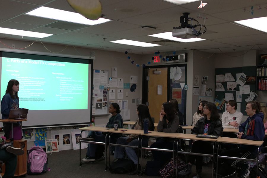 Students actively listen as Model UN Club co-president senior Sarah Johnston explains the different parts of the  competition Tuesday, Jan. 10. 