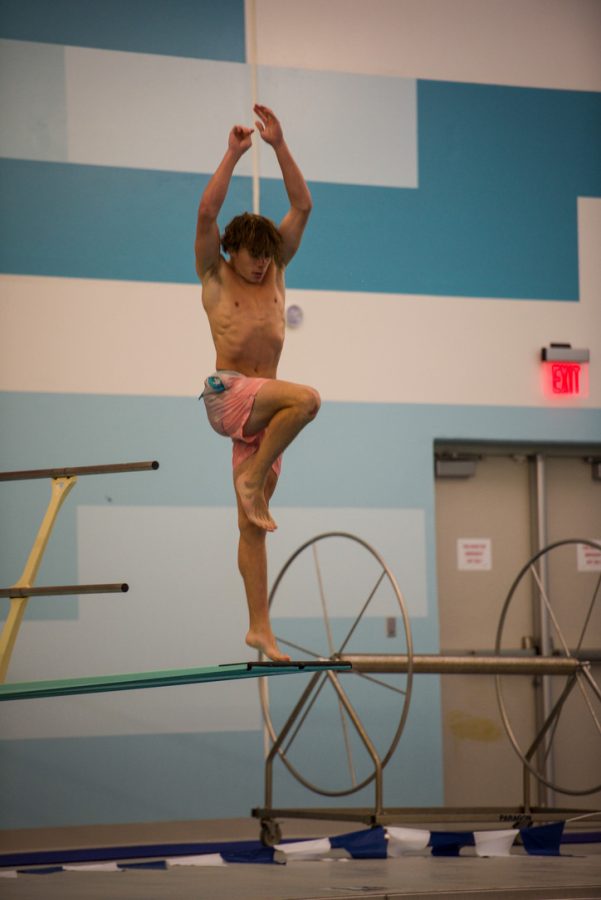 Junior Max Roh sets up his dive for the final round. 