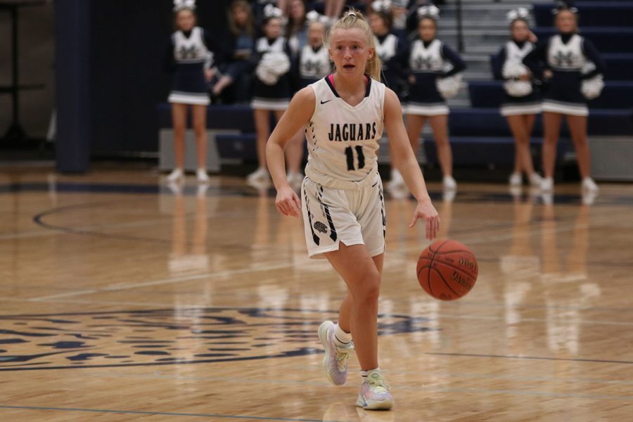 Eyes up, senior Sophie Pringle looks to pass to one of her teammates. 