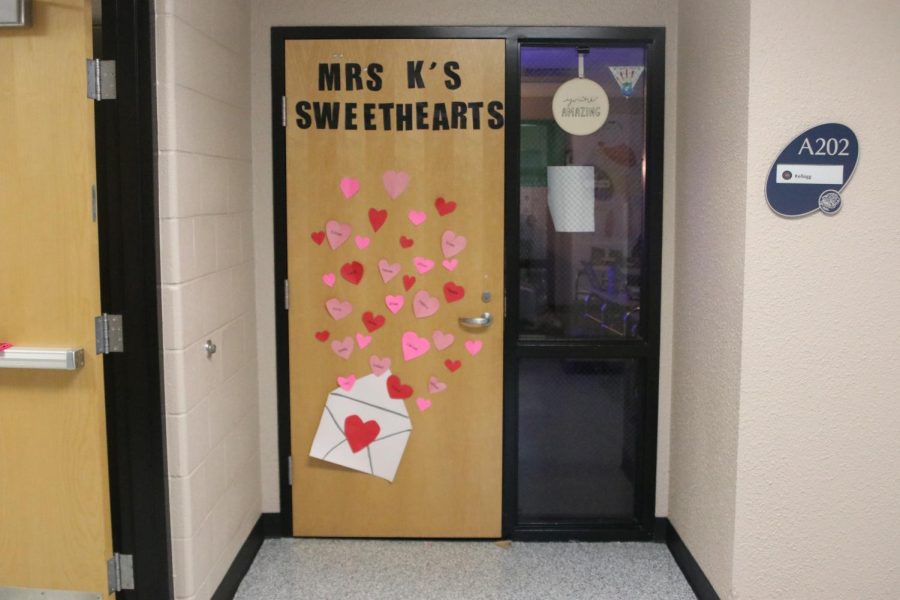 The seminar of English teacher Jamie Kellogg decorated for the door decorating competition. 