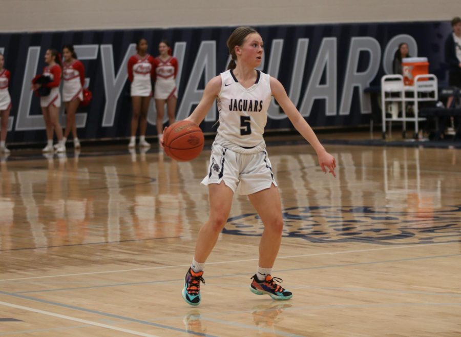 Sophomore Josie Benson looks for a teammate.
