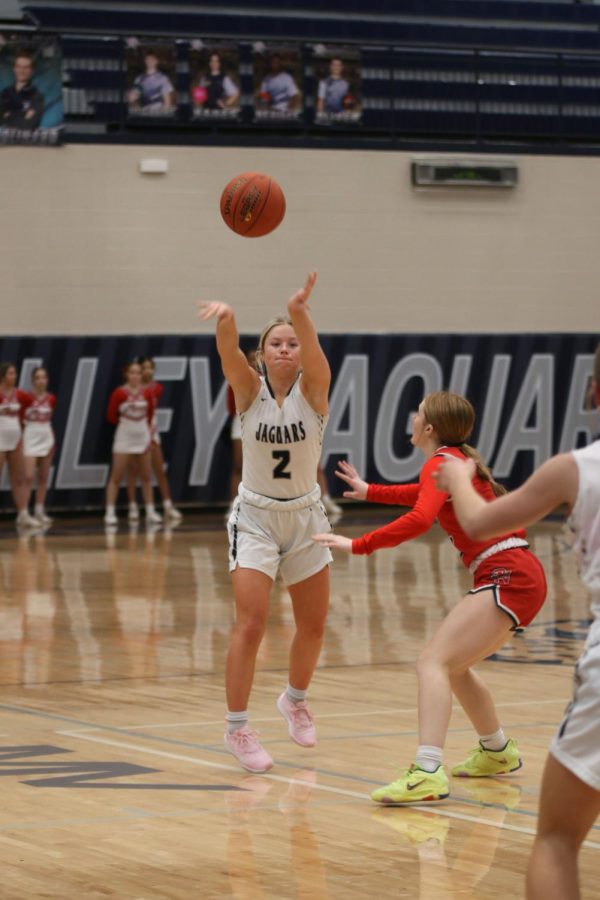 Junior Keira Franken tosses the ball to a teammate.