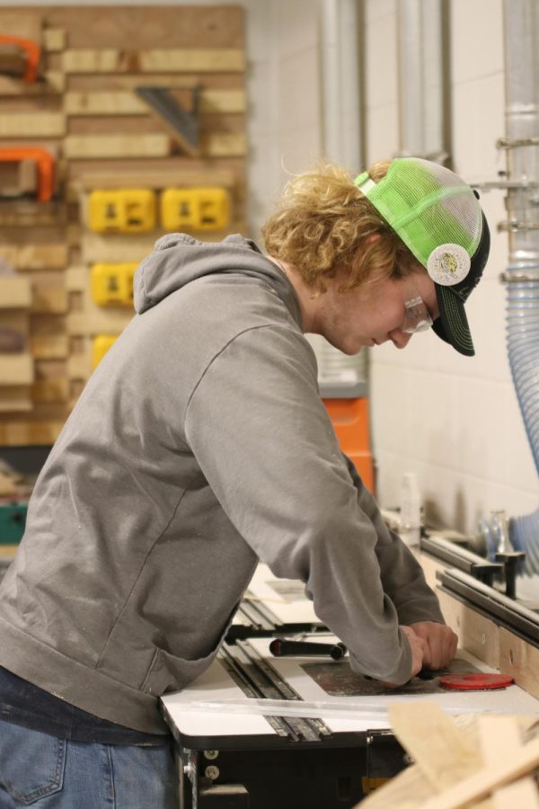 In the CTEC shop, junior mechanical sub-
team captain Evan Mack sands down a partfor the varsity team’s robot Thursday, Feb. 23.