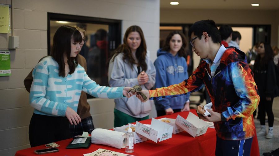 Spanish+National+Honors+Society+hosts+annual+donut+sale