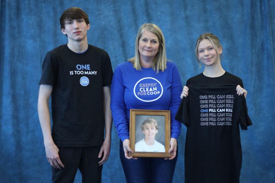 Seniors Taylor Smith and Grant Werner have helped Libby Davis, mom of the late Cooper Davis, spread the message
of the dangers of illegal drugs through the Keepin’ Clean For Coop foundation.