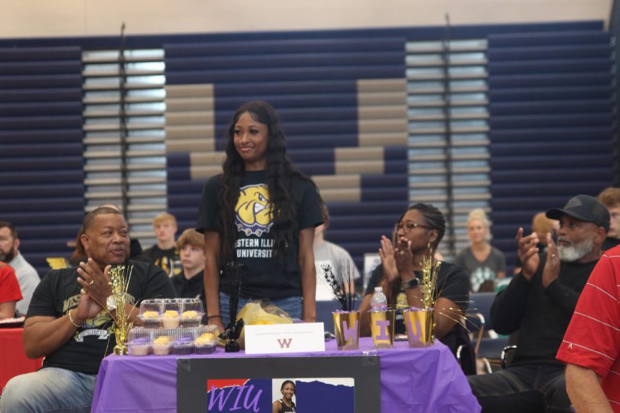 Senior Savannah Harvey signs to Western Illinois University to run collegiate track and field.
