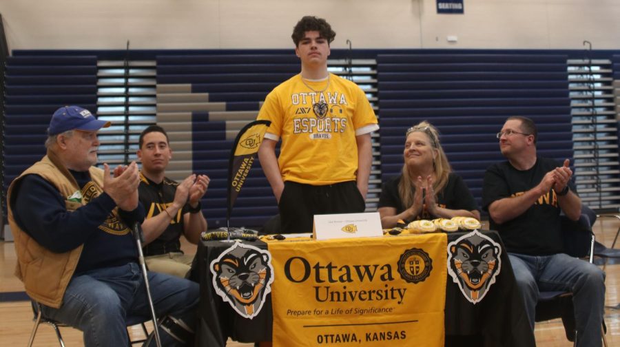 Senior Jake Riester signs to Ottawa University to play collegiate E-Sports.
