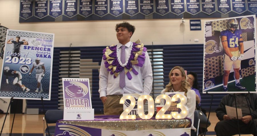 Senior Spencer Vaka signs to Butler Community College to play collegiate football.
