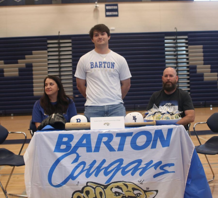 Senior Parker Volski signs to Barton Community College to play collegiate baseball.
