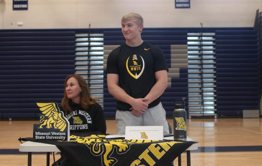 Senior Broc Worecester signs to Missouri Western State University to play collegiate football.

